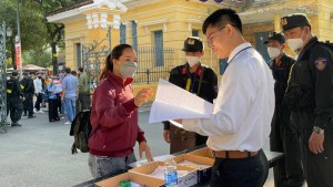 Bị hại vụ Alibaba lừa đảo đến TAND TP HCM đông dần