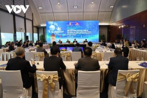 Chuyên gia kinh tế thảo luận giải pháp đối phó với khó khăn trong năm 2023