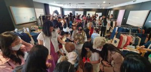 Phiên chợ 'đặc biệt' giữa TP HCM kéo khách đến khó tin