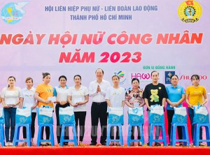 PNJ và Hawee trao tặng 600 phần quà ý nghĩa cho nữ công nhân có hoàn cảnh khó khăn
